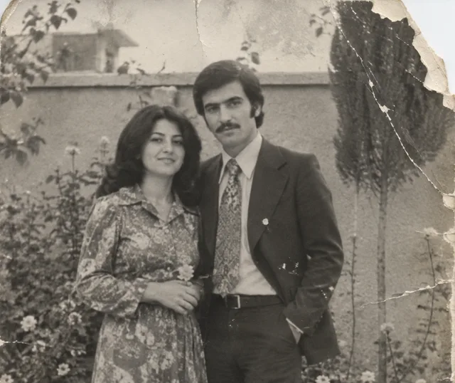 عکس قدیمی سیاهوسفید و آسیبدیده قبل از ترمیم